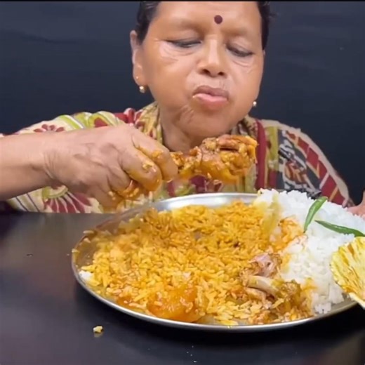 SPICY CHICKEN CURRY🔥 BASMATI RICE || #shorts #mukbangn #asmreating #mukbangasmr #asmr