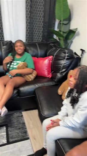 👩🏽👯‍♀️👯‍♀️ (@mamaandherdaughters)’s video of disney world