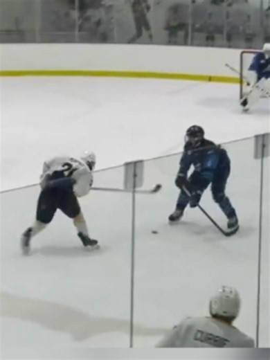 Recently back from his first stint in the WHL with the Spokane Chiefs. Sean Murphy scores a dazzler with Shawnigan Lake School U18 Prep! @spokanechiefs | #CSSHL #WHL #Hockey #EarnYourShot