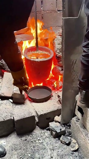Casting Aluminum Discs by Pouring Molten Aluminum into a Long-Handled Pan and Cooling in Water