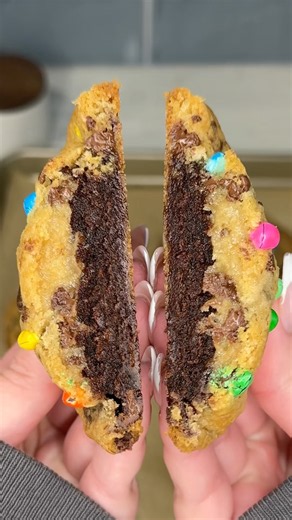 viral cosmic brownie stuffed chocolate chip cookies recipe 💫🍫🍪 #recipe #shorts #baking #dessert