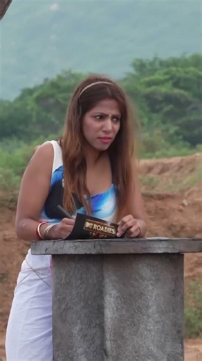 Elvish ने मारा Joke, Sarruchii पर 😂 | MTV Roadies Double Cross