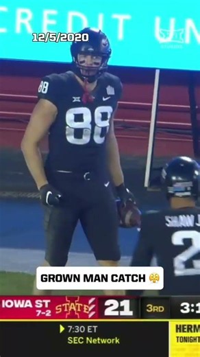 Charlie Kolar makes the catch through contact 💪 @isuvideo