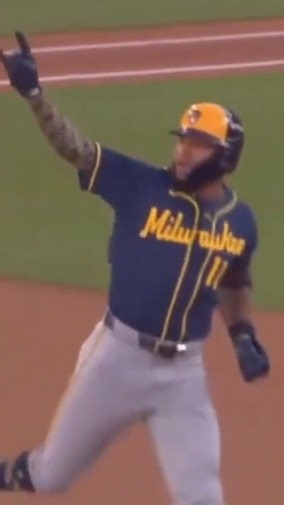 Chourio first pitch HR! #brewers #milwaukeebrewers #jacksonchourio #baseball #mlb #losangelesdodgers