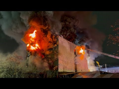 **MAJOR 3-ALARM TIRE SHOP FIRE** HEAVY FIRE & SMOKE | Queens FOAM Ops Box 4085