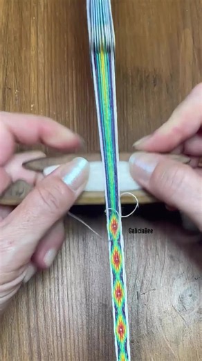 🤩 New free pattern & tutorial are live on the tubes of you! 😃 #tabletweaving #cardweaving #weaving #fiberart #tutorial