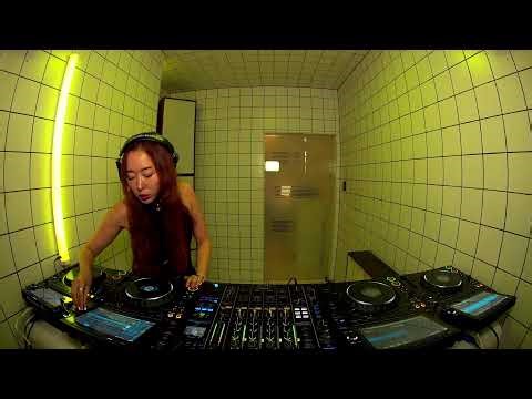 Red Pig Flower | HÖR - April 29 / 2026