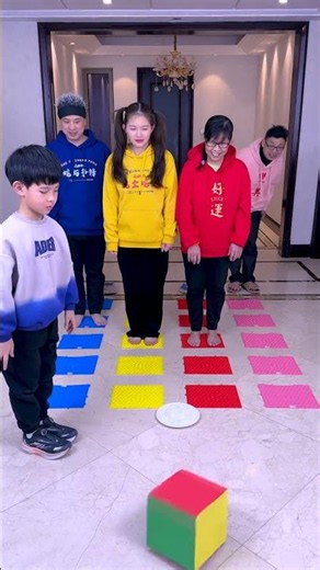 पासा चुनौती丨Dice Roll Challenge! Who Is The Lucky One? !#Funnyfamily #Partygames #Shorts