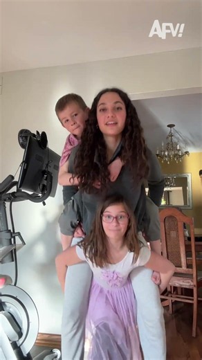 Sister shows her (lack of) strength 😂