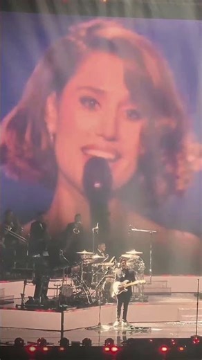 Raye's Escapism Live at The O2 #shorts