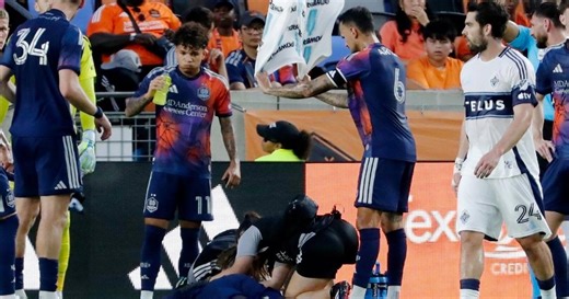 Dynamo defender Diadie Samassekou taken off field in ambulance with apparent head injury