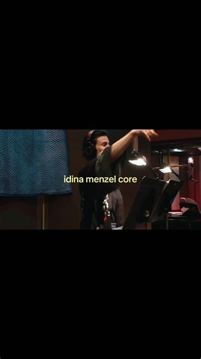 Idina Menzel funny moment — Elsa blooper and improv advice