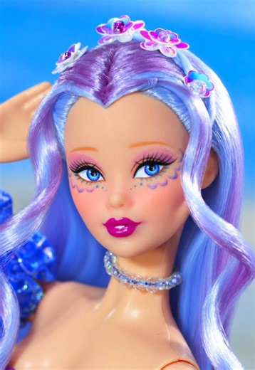 🧜‍♀️💜 Mi 🫧Coral Fantasy Nori🐚 OOAK Doll 2026 revive la magia que sentía al ver Barbie Mermaidia. 🌊✨ La imaginé en tonos lila como una princesa de los corales, con un vestido de sirena hecho a mano y detalles creados especialmente para ella. 🪸👑💎 #fairytopia #barbiecollector #ooakdoll #nori #elina