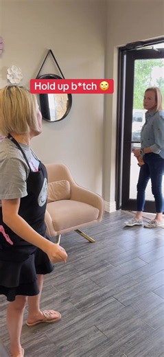 Hold up b*tch 🙄#drama #cliente #salon #hairstylist #foryoupage | Hairstylist