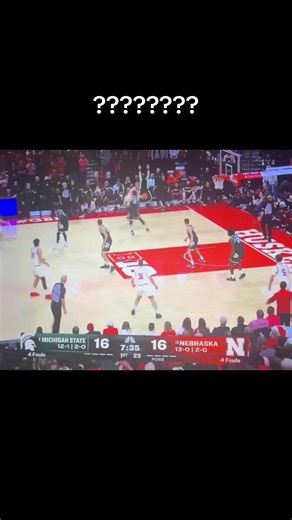 Wtf just happened 💀 #collegebasketball #basketball #nebraska #michiganstate #fail (via gwizzy12/X)