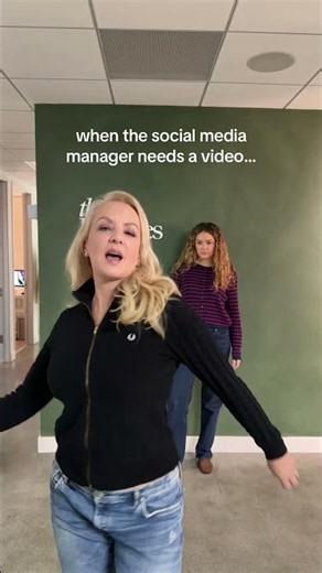Wendi McLendon-Covey joins Susie Evans for the viral Reno 911 lip sync.