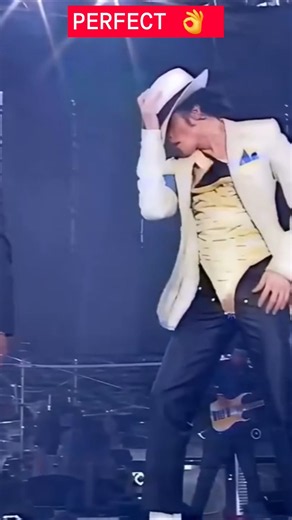 MICHAEL JACKSON SMOOTH CRIMINAL LIVE PERFORMANCE #explore #michaeljackson #mjdance #mjfans