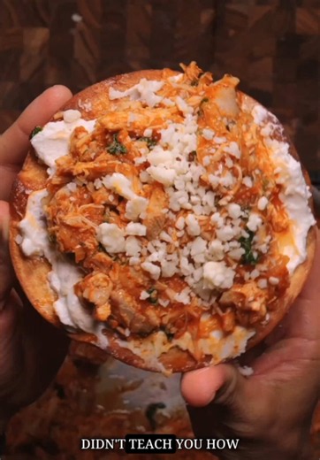Tinga de Pollo | recipe ⬇️ Ingredients For the chicken: 2 lb boneless, skinless chicken thighs 1/4 white onion 1 garlic clove Salt For the sauce: 4 Roma tomatoes 1/4 white onion 2 garlic cloves 2 chipotle peppers in adobo 1 tbsp adobo sauce 1 tsp Mexican oregano 1/2 tsp whole cumin 1 tsp salt 1/2 tsp black pepper 1 cup chicken broth For the tinga: 1 tbsp avocado oil 1 medium white onion, sliced 1 handful cilantro For serving: Corn tostadas Sour cream Queso fresco Instructions 1.Add the chicken t