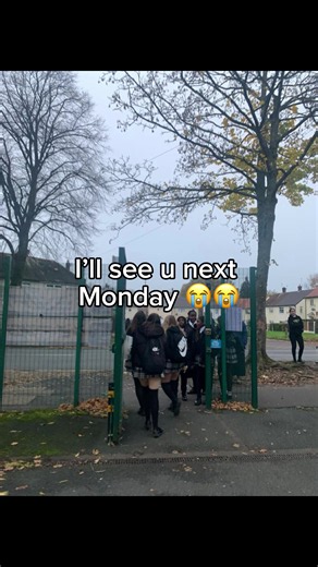 Oof #school #uk #halfterm #fyp @elizaaish0202 @spam🎀 @ᴋɪᴋɪꨄ🦢 @💋Lens💋 @🐴ector.