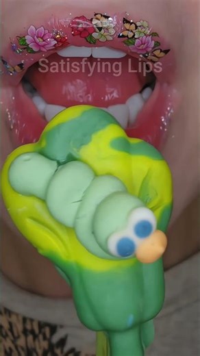 ASMR Satisfying Eating! Do You Enjoy Gardening 🐛 #asmr #oddlysatisfying #satisfyinglips