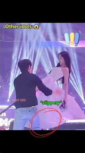 Rosé got up and continued performing despite the painful fall!🥺 #rose #blackpink #shortvideo