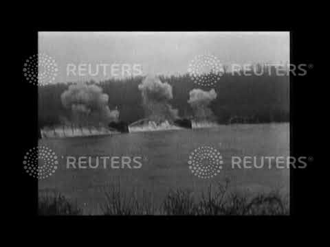1927 USA: INDUSTRY: Old bridge destroyed by controlled explosion to make way for new dam.