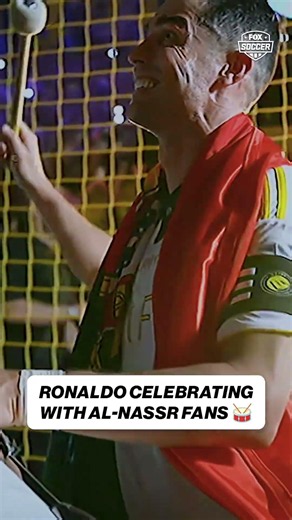 The crowd chanting "SIUUUU!" as #Ronaldo bangs the drum