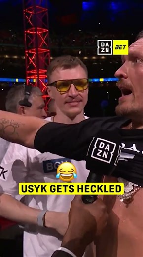 Oleksandr Usyk's hilarious reaction to a Derek Chisora heckle 🤣