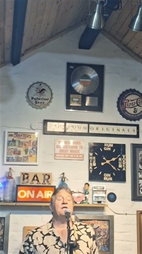 THE HOLLIES ❤️ GASOLINE ALLEY BRED ( EXCERPT) @ BAR ROOM ORIGINALS COVER VERSIONS.