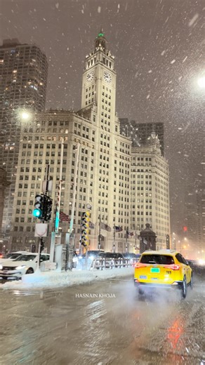 December in Chicago proves why it’s the best big city in the world. Even in the cold, the city shines brighter iconic streets, powerful skyline, and a winter energy no other city can match. Chicago doesn’t pause for winter… it owns it. 🎄❄️ Downtown Chicago IL 📍 #chicagophotographer #chicago #chicagolife #chicagoarchitecture #chitown | Travel With Me