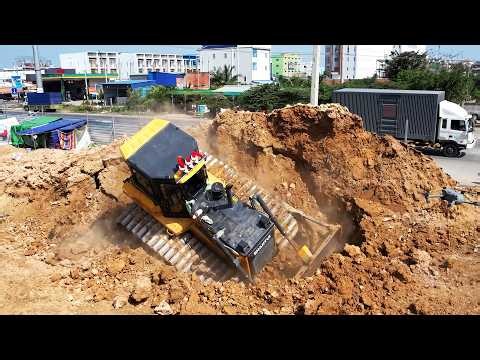 OMG!! Incredble Dozer Accident Control Fails While Cutting Dirt on TOP Down