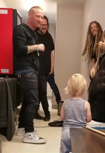 Korn and Corey Taylor Warm Up for 'A Different World'