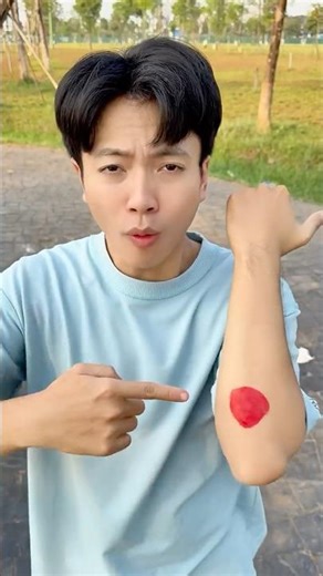 SC - GIANT Injection?! 😱💉 No thanks! [Silly Couple] #shorts