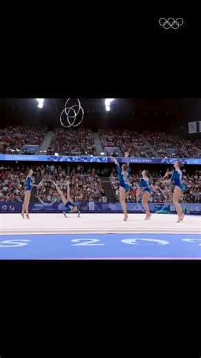 Team Azerbaijan’s hoop routine that secured them 5th place in the #RhythmicGymnastics group final!