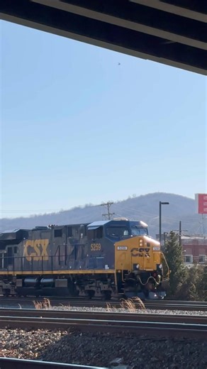CSX Manifest Departs Cumberland!