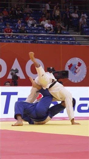Herkovic stuns Fujiwara in his opening contest! 🇸🇮