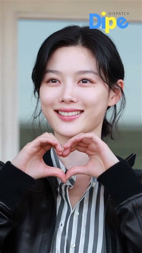 Guess what KIM YOUJUNG pulled out of her bag?👀│김유정 가방에서 쨘!🎁#kimyoujung #김유정 #dispatch #디스패치