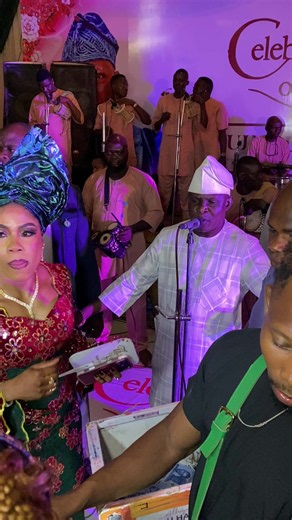 Islanders live at Fuji star, Wasiu Haruna Ishola's performance at late Mujaidu Adekoya (Baba Deko) final burial in Ikosi-ketu, Lagos State. Cc: @wasiuharunaishola @lagunja1media #Islandersevents_parties_