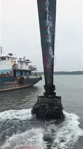 The process of silt removal in water- Good tools and machinery make work easy