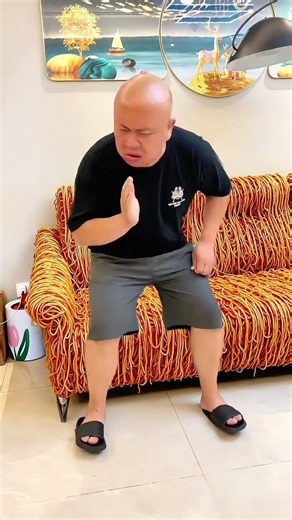 Noodle Sofa is delicious but also dangerous. It swallowed me up. It’s so scary. Please don’t tak