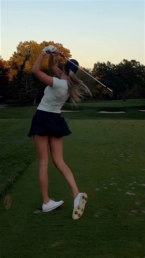 Amazing Golf Swing you need to see | Golf Girl awesome swing | Golf shorts | Tate Hadges
