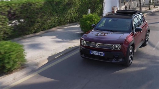 Renault 4 E-Tech electric Plein Sud Techno in Carmin Red Driving Video