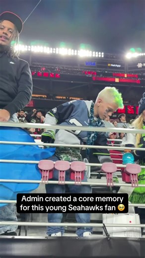 Taking his phone and capturing a touchdown is tough 😮‍💨 #nfl #nflonespn #49ers #seahawks