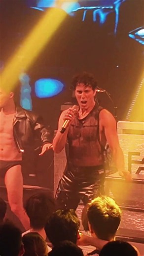 What’s stage presence? #dancepop #singer #musicartist #performance #club #popmusic #troyesivan