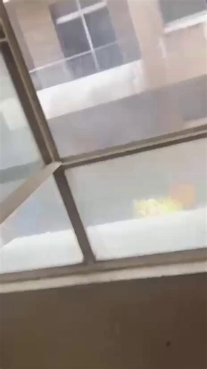 🇸🇾🇫🇷 Update on the Damascus explosions: 3 blasts reportedly hit near the hotel where French President Macron is staying.Additional explosions were also reported near Syria's Tourism Ministry, in the same neighborhood.Macron is reportedly at the Damascus presidential palace and not near the site of the explosion.Syrian authorities are confirming casualties, though numbers haven't been released yet. No group has claimed responsibility.Sources: Reuters, Euronews, Le Figaro / Writer: Julie