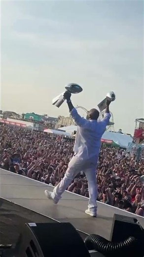 In honor of Barefoot Music Fest last weekend we decided to rewind to the time we last year.