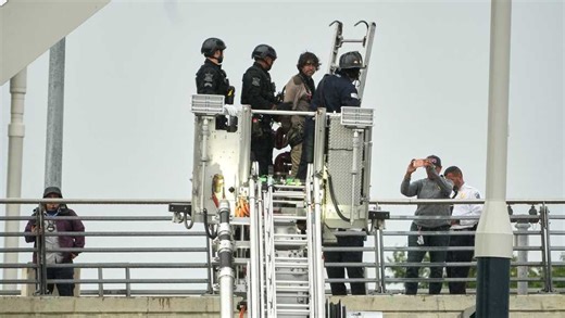 Protester comes down from atop Washington bridge ending 5-day stand against AI and Iran war