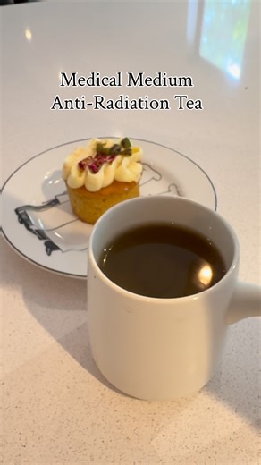 Lynette Lai on Instagram: "✨ For those who know me, you’ll remember the time I was *super* sensitive to radiation. I used to turn off all my WiFi, wrap myself in radiation-blocking blankets, and keep my phone on flight mode constantly! 📵 I’d even type out my messages first and only turn my phone back on to send them. Radiation was the main trigger for my eczema—like, really bad eczema! 😩 If I walked into a crowded restaurant, a busy store, or even a doctor’s office, I could *feel* the radiatio