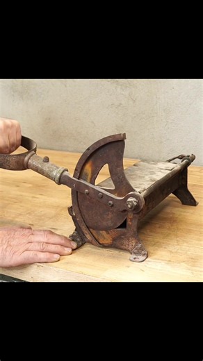 Rusty Leaf Slicer Restoration: Part 1 – How to Restore a Rusty Leaf Slicer