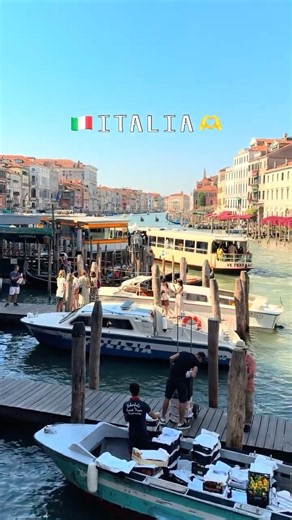 Italian streets like a movie set 🇮🇹😍 Venezia, Roma